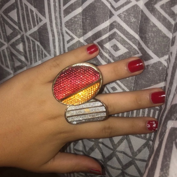 JEWELRY (Rings, Keychains, Earrings) - Picture 8 of 8